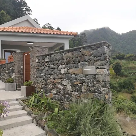 Ferienhaus House In The Montain Casa Do Cabeco *